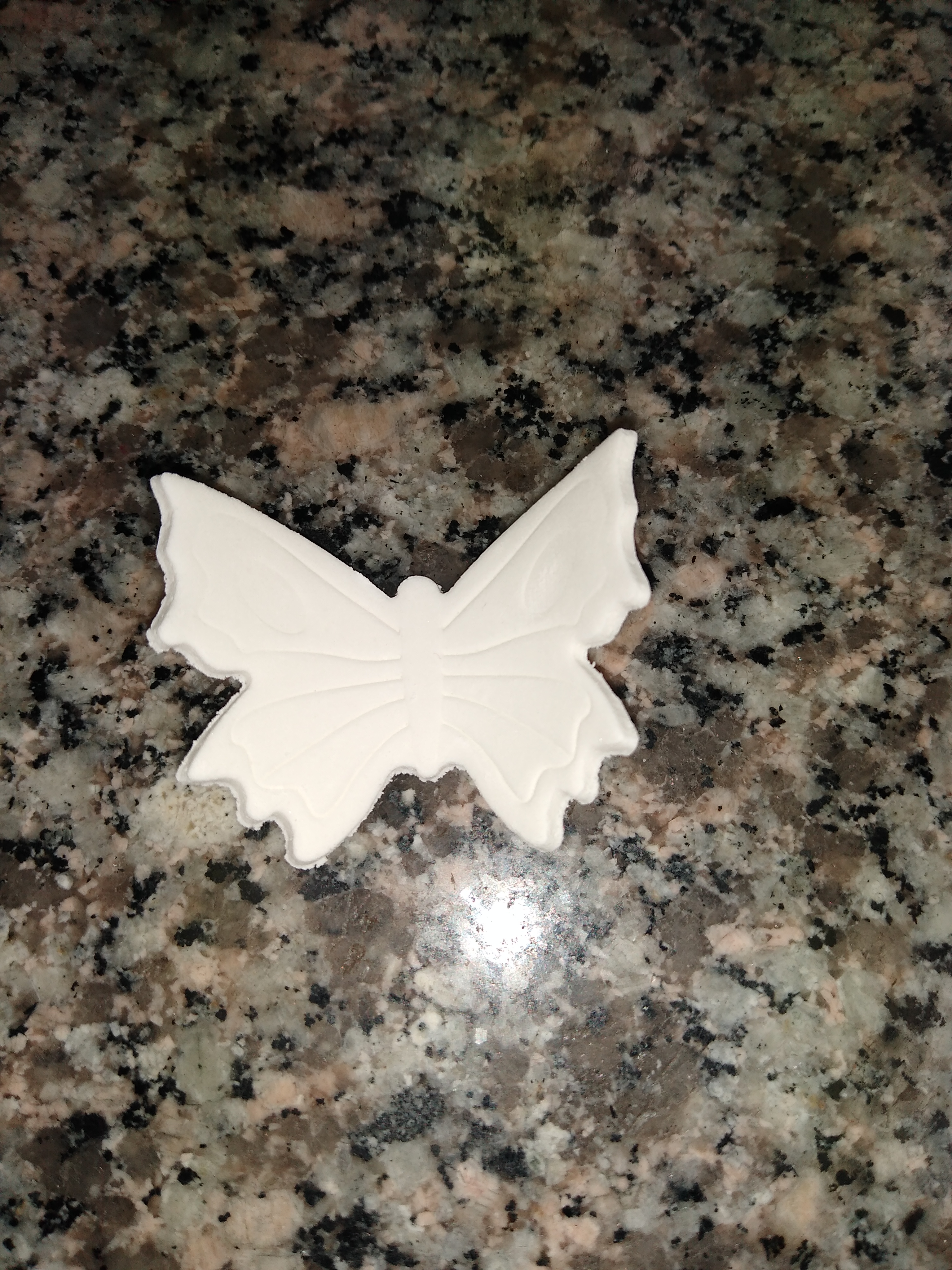Motýľ stredný Biely 4x3 cm , 3 ks/bal