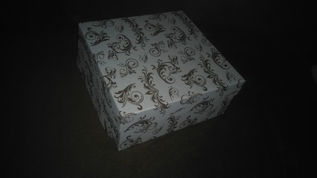 Krabica zakuskova 28x28x10cm zdobená 10ks/bal