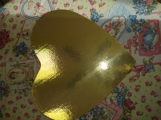 Lepenkový podnos zlatý srdce priemer 32cm